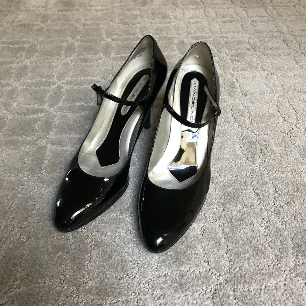 Bandolino black patent Mary Jane heels pumps sz 9